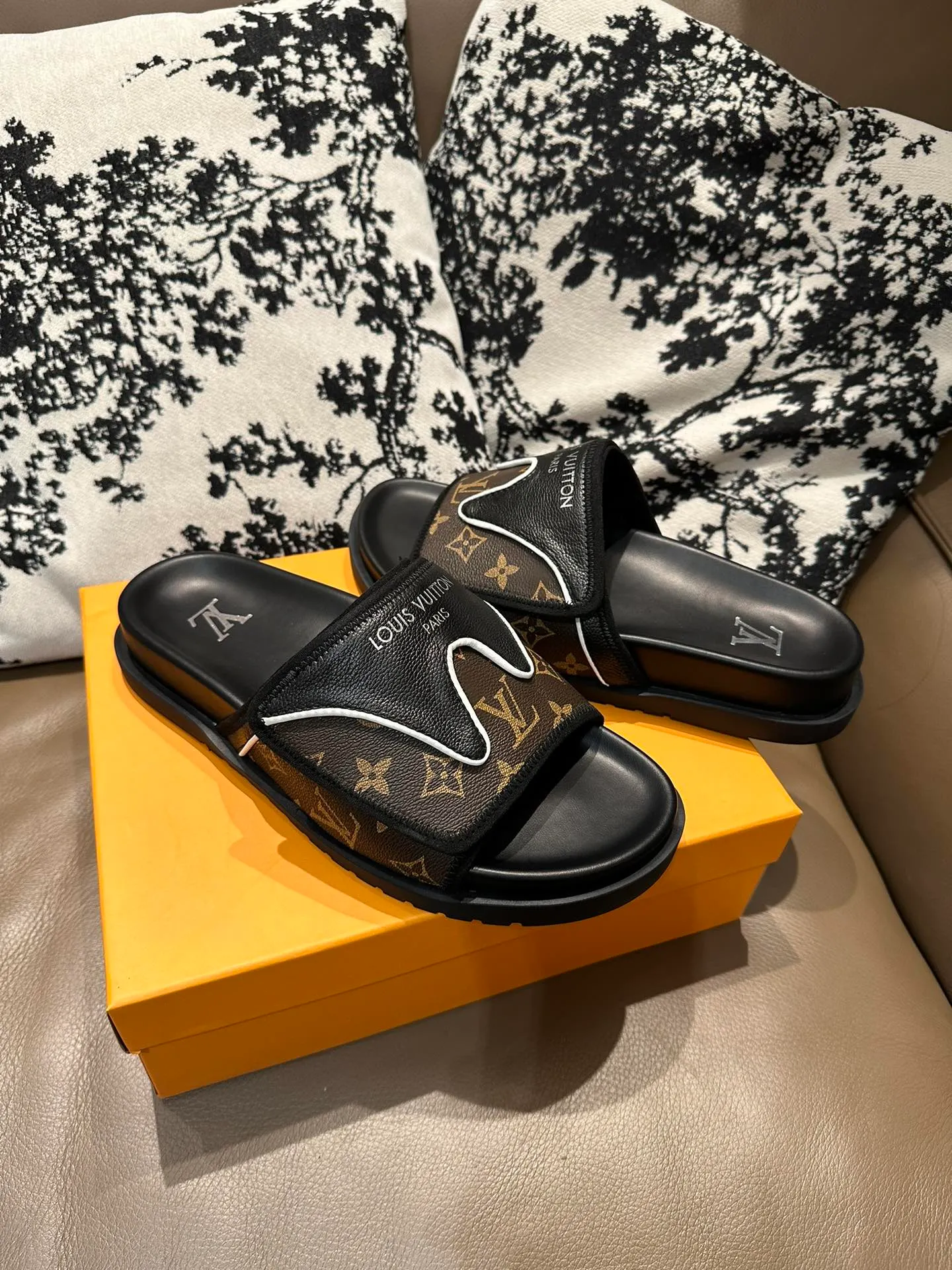 Men's shoes💰340💰 LV Velcro new style, cowhide surface, sheepskin lining, size 36-46